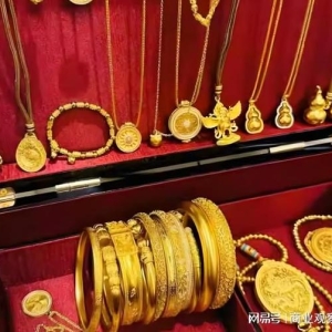 七夕临近，黄金饰品又见俏销