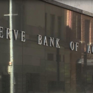 澳元冲高又回落！7月CPI意外飙至2.8%，为何机构还敢赌11月降息？ ...