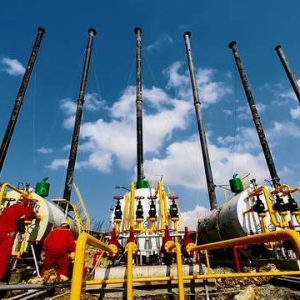 特朗普没想到，美国逼中国买油第3天，中国曝出超级气田！