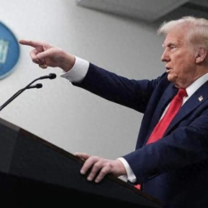 特朗普大获全胜，美联储举手投降，未来资金会流向中国？