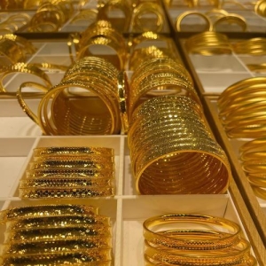 金价狂飙到3500美元！特朗普一出手，全球资本都在抢黄金