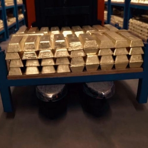 美联储宽松预期与避险需求推动黄金飙升至历史新高