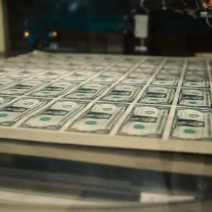 H-1B签证费飙至10万后，人才流向逆转，美元地位悬了?