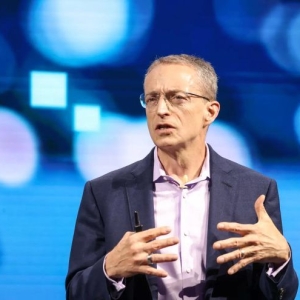 英特尔前CEO：过去15年公司连锁犯错 AI正处于泡沫中