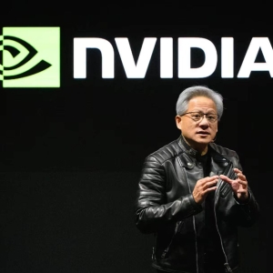 手握万亿现金，英伟达如何“撒钱”构建AI生态？