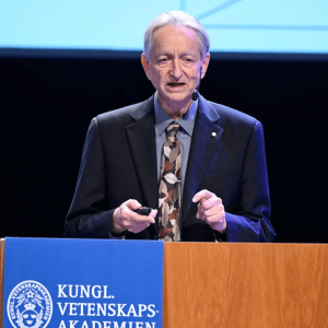 AI教父辛顿：美国AI优势难以持续，AI安全应中国引领