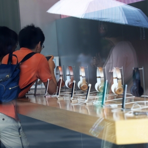 罕见！iPhone 17系列无法激活，多地新机用户称“被背刺了”！苹果客服回应 ...