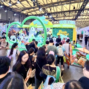 百余款产品闪耀CLE中国授权展 “熊猫家园”产业化成果丰硕