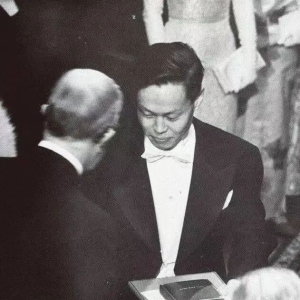 时间送走了杨振宁，先生的伟大已无需证明