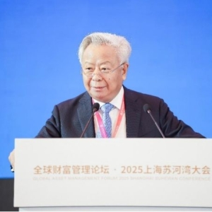 亚投行行长金立群：AI与气候转型重塑未来经济格局