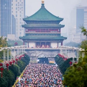 西马的热情，点燃的不仅是跑者