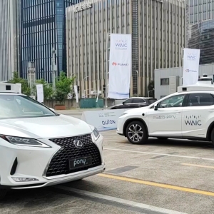 人机共驾不是权宜之计！业内专家热议智驾安全 中科院王宏安：机器不可能完全取代人 ...