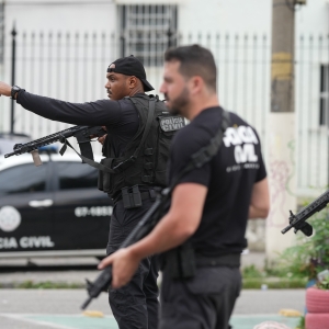 缴获超100件武器、数吨毒品，巴西警方通报：打死117人