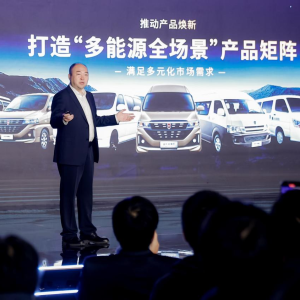 锚定5年出口20万辆目标  金杯汽车戴峻：国内市场不能丢，要先在“牌桌”上站稳脚跟 ...