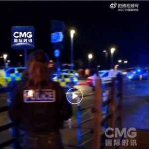 大量列车停运！英国突发火车持刀行凶事件，9人生命垂危，反恐部门介入！首相发声 ...