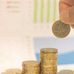 巴菲特囤3817亿现金、美联储悄悄转向，背后究竟在隐藏什么？ ...