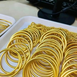 黄金税收新政毫无征兆地出台了。这对你手上囤的黄金有什么影响？ ...