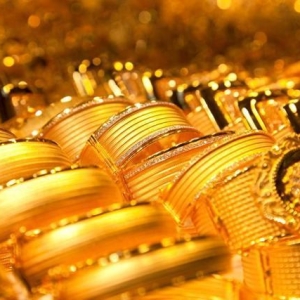 金价一夜变天！刚跌破4000，今天又大涨！卖还是不卖？