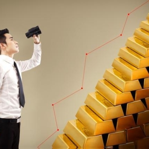 明后两天金价要搞事？回收商一天收 200 克散户抛盘，瑞银喊出 4700 ...